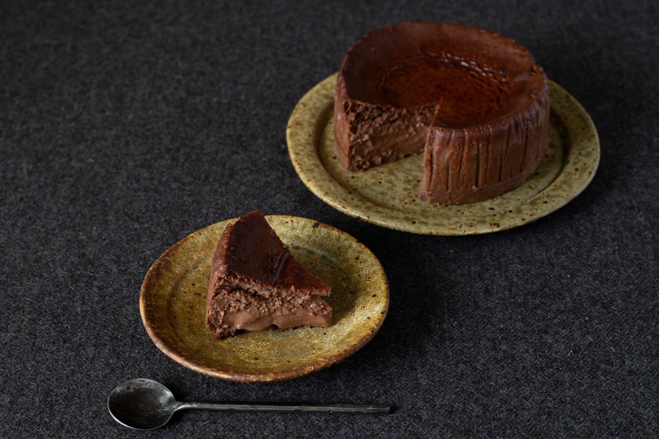 濃厚で上品な味わい】ガトーショコラフロマージュ ｜北海道グルメのお